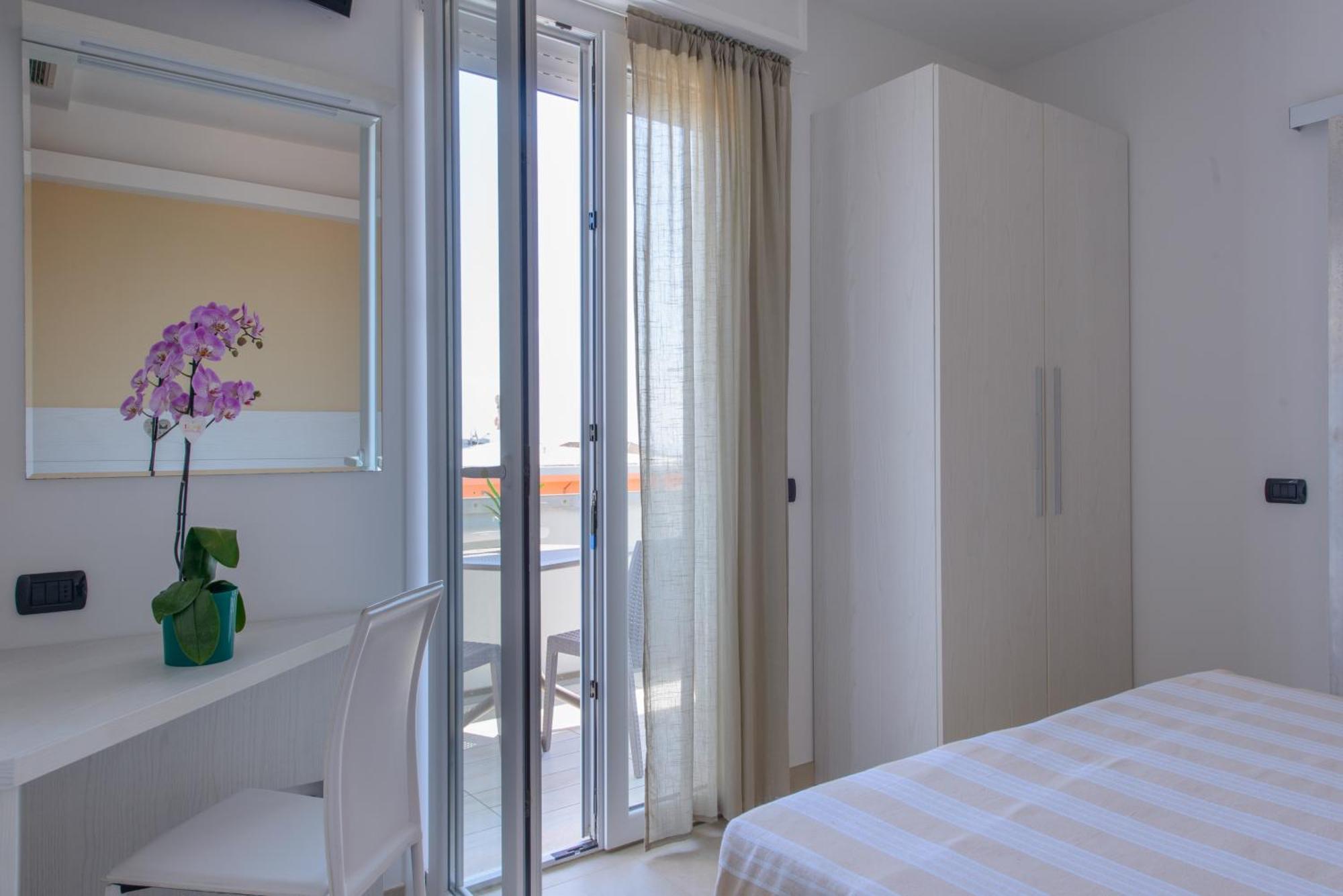 Hotel Sans Souci Rimini Esterno foto